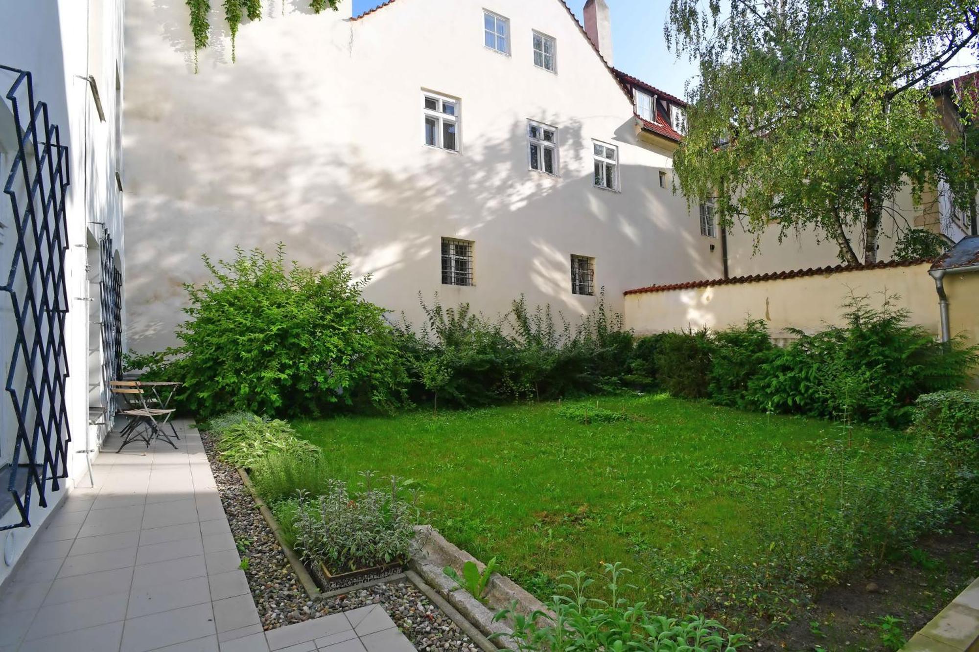 Romantic Apartment Under The Prague Castle Zewnętrze zdjęcie